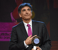 Pedro Lara recibe el premio por Hospitales San Roque