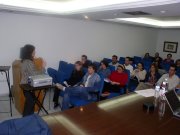 La Dra Clarisa Salado durante una de las clases del curso de Proteómica y Cáncer