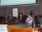 Disertacin de Marisa Herrera, presidenta de la ACCM y vicepresidenta de la Federacin de Asociaciones de Cncer de Mama de todo el estado, junto a Ventura del Carmen Rodrguez y Nicols Daz Chico.