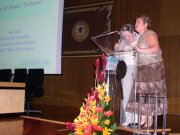 Marisa Herrera, presidenta de la ACCM presenta a Ana Lluch
