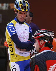 Participante en la carrera cicloturista “Kilómetros contra el cáncer” Con el maillot del ICIC.